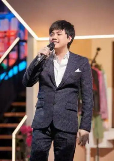 他是全国最深情的情歌王子,14岁开演唱会,23岁火遍全国_郑源_音乐_首