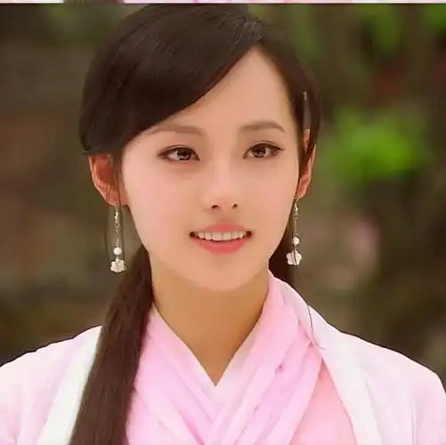 张嘉倪产子后低调回归节目中出演玄女不输电视版