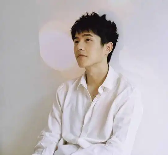 虎牙弟弟刘昊然少年感穿搭指南让你拥有少年的一切美好