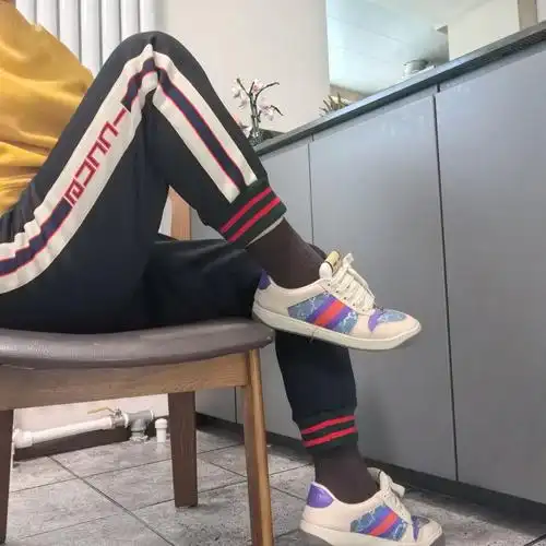 一条裤子两个人穿