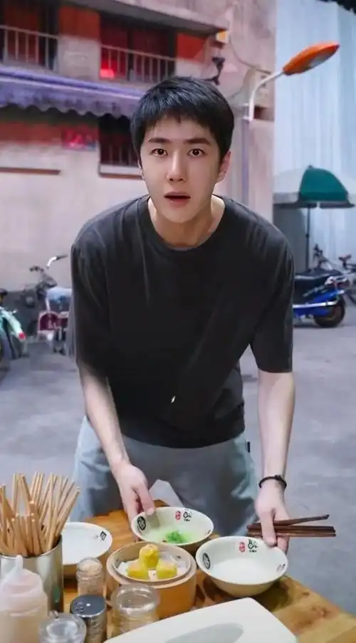 比帅图更有杀伤力的是女友视角和自拍照#王一博 #热烈 #电影 - 抖音