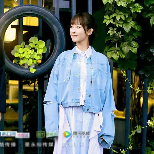 杨紫佟年同款亲爱的热爱的2019新拼色短款宽松显瘦破洞牛仔外套潮