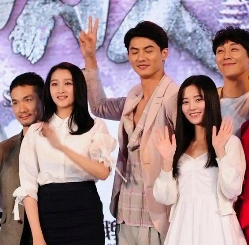 关晓彤和鞠婧祎的同框,没想到两个人还合作过