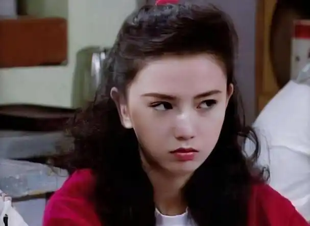 回顾曾华倩:和富豪老公离婚后,辛苦付出把儿子培养成了游泳健将