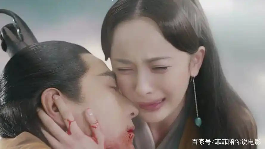 《三生三世十里桃花》夜华生祭东皇钟时,白浅哭得很是伤情,心疼白浅