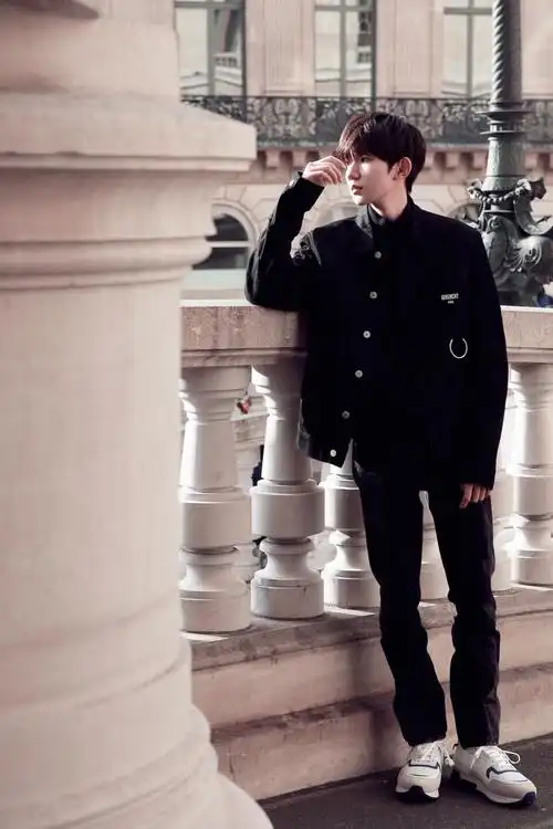 王源tfboys成员全身照,高清图片,手机壁纸