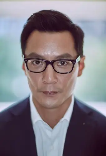 吴彦祖戴眼镜儒雅 年龄渐长更显魅力_明星写真_图集_电影网_1905.com