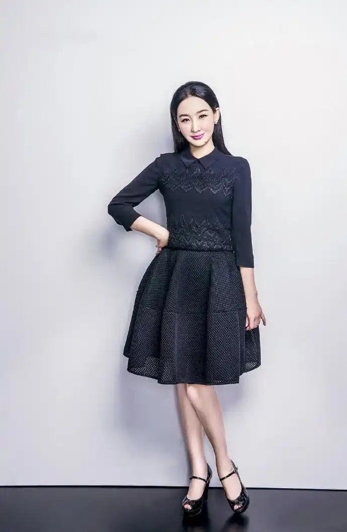 组图:孙楠49岁前妻买红妹近照曝光 乌黑长发身材曼妙气质佳