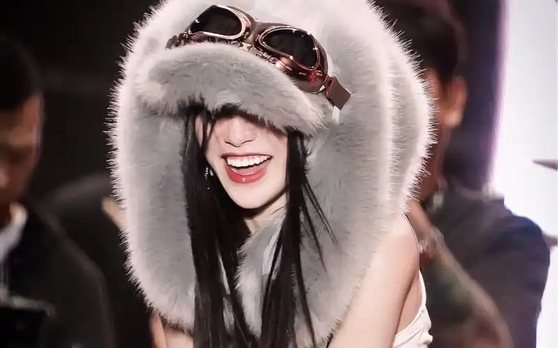 "牵了我的手就是我的人"《august》谢可寅成都至燥音乐节舞台竖版直拍