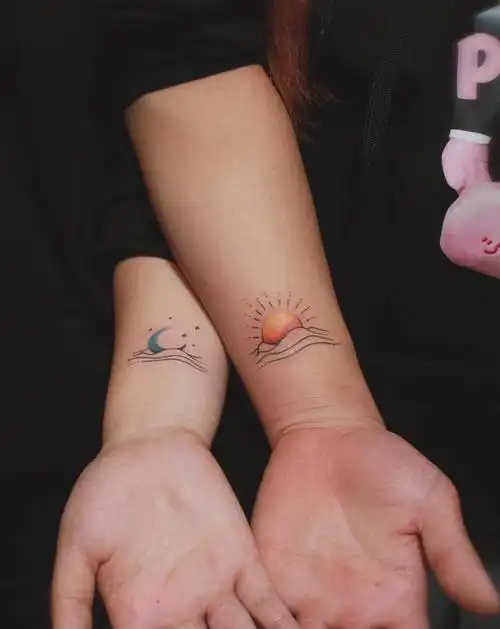 情侣日月纹身纹身图片_手臂水彩纹身图案