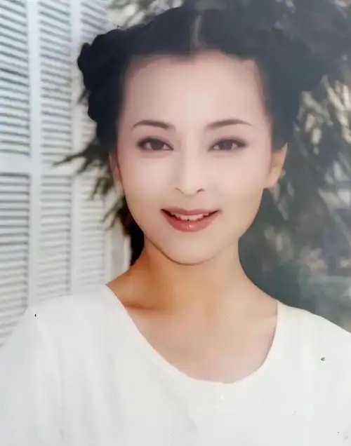 何音花13年捧红黄志忠离婚后带娃嫁小9岁丈夫如今苦尽甘来