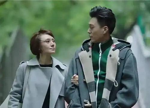 贺涵的格子大衣不是你想穿就能穿丨直男穿衣怎样借鉴明星