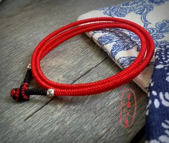 3张图片  ·  0人收藏  {红拂}925原创手工diy红绳编织双层手绳 银铃