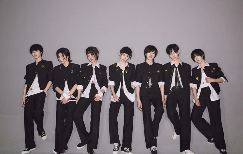 吃tnt剩下的软糖捡别人用过的口罩tnt私生饭猖狂到公司忍不了