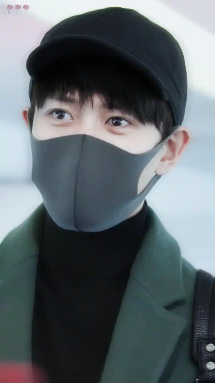 口罩挡不住任嘉伦的大眼睛不灵不灵一发入魂