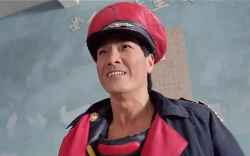 1993年拍摄的喜剧片号称演员阵容最最强大3分钟看完超级学校霸王