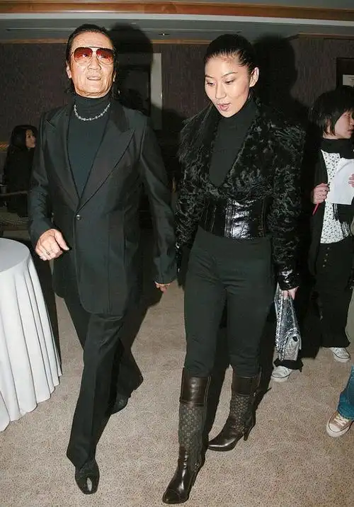 2018年与大49岁谢贤恋爱12年拿2000万分手费的coco现在怎样了