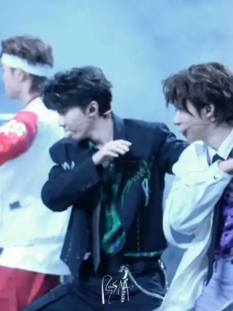 因为本人唱歌要命#马嘉祺 廿一幕启循光赴盛景#别当圣母的微博视频