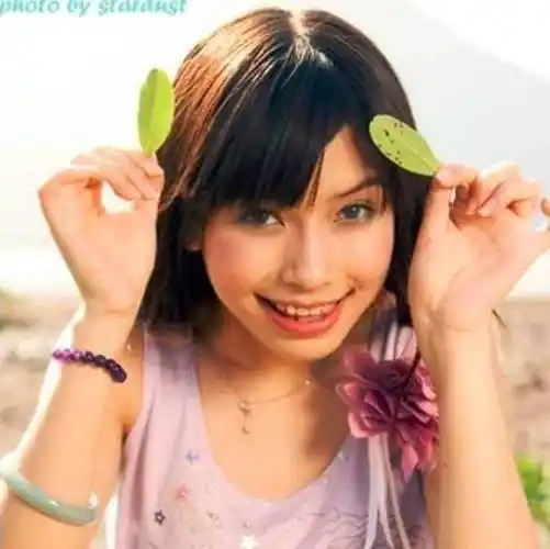 变脸前旧照流出,笑起来嘴歪脸严重畸形,有点像凤姐_明星_网友_照片