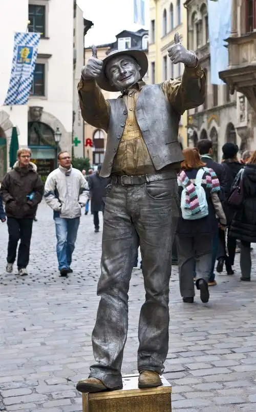 慕尼黑街头行为艺术家