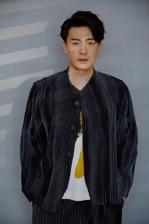 孙艺洲条纹套装雅痞范写真图片36