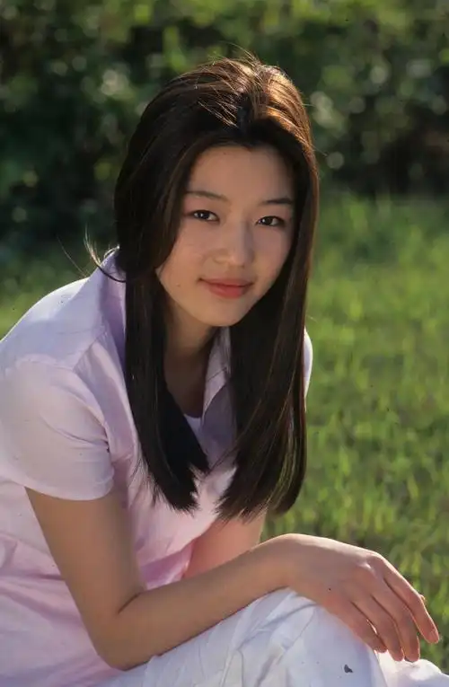 p>全智贤 i>(         ,gianna jun) /i>,本名王智贤,1981年10月30日