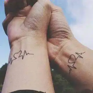 论表达爱意,还得是「情侣纹身」_情人节_emmmm_生活