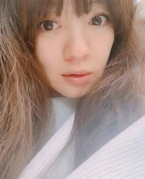 安以轩怀孕4个月晒近照,滤镜太厚变网红脸_身体_老公_宝宝