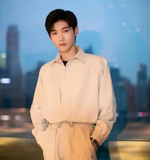 的艺人明星还真不少,要说闹得最大的估计也就是焉栩嘉和黄俊捷这两位