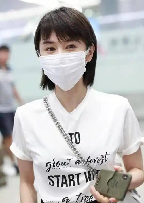 原创王子文身材好穿裹身裙括号胯吸睛短发也有温柔魅力