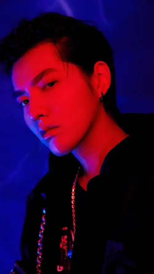 吴亦凡休闲时尚帅气写真