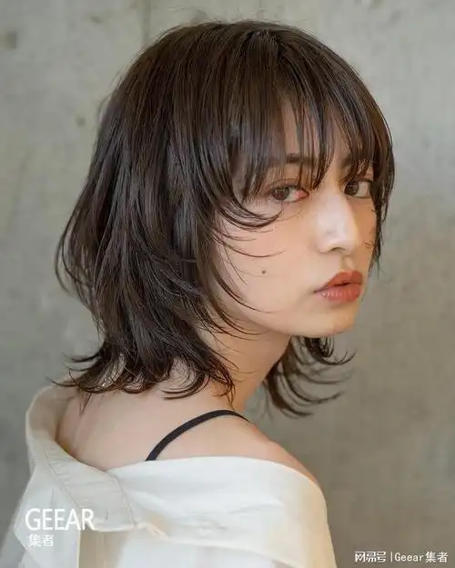 夏天的轻盈发型日本女生之人气高层次短发造型灵感