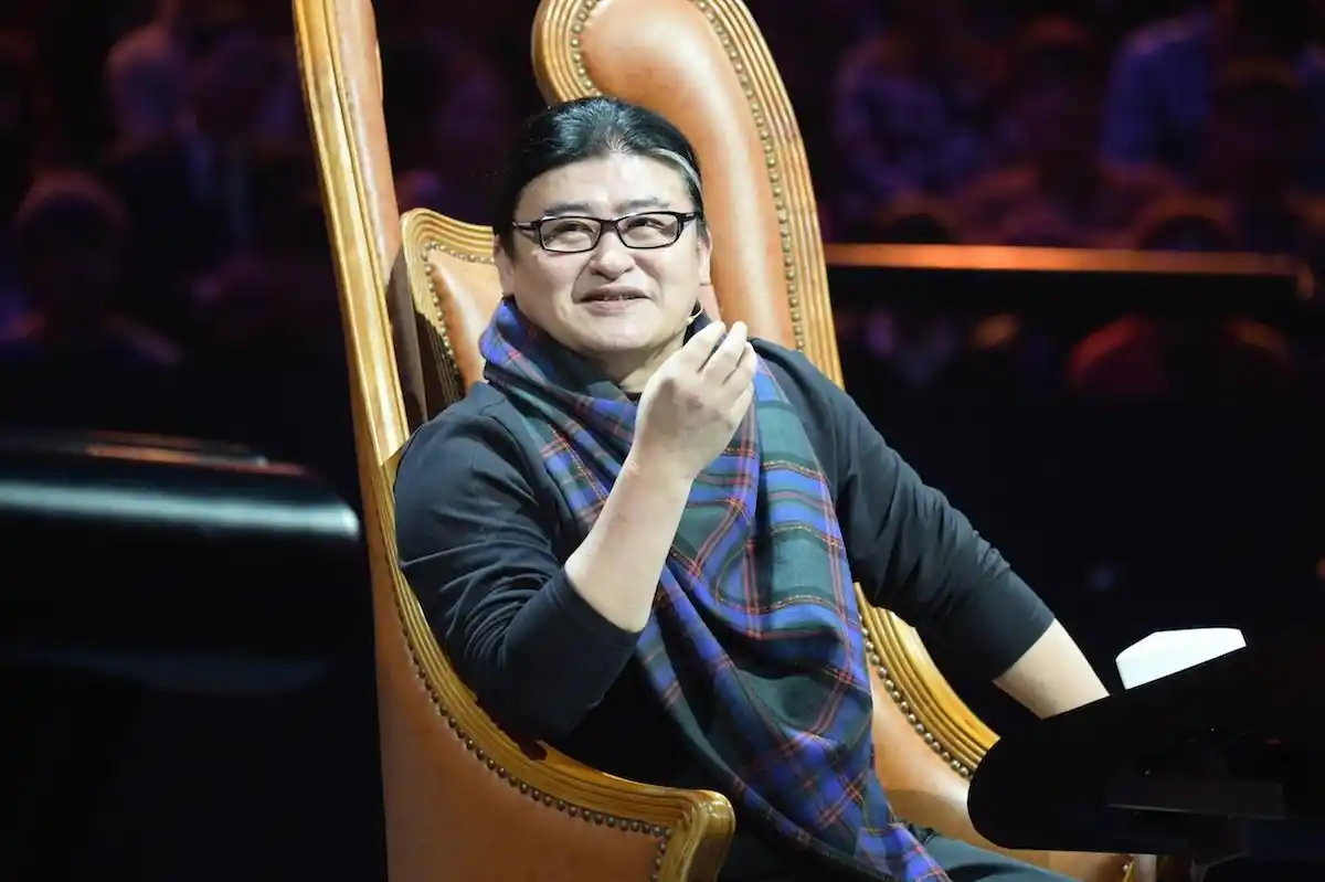 刘欢,如果要给他打一个标签的话,我觉得应该是流行歌手/音乐人