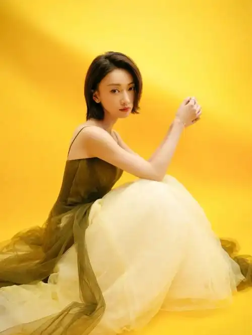 吴谨言晒短发造型##电视剧品质盛典