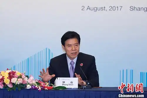 中国商务部长钟山出席第16次中国-东盟(10 1)经贸部长会议 提六点建议