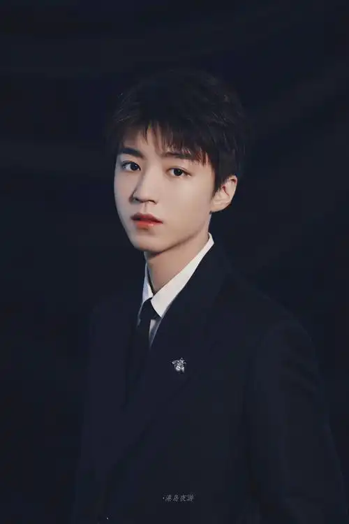 78王俊凯cr港岛夜游