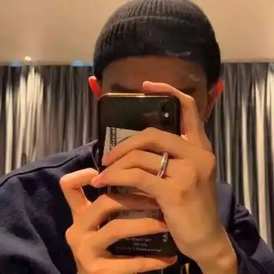 真人帅气对镜自拍男生头像图片