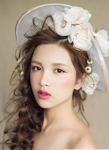 更希望自己可以像童话里的公主一样出嫁,而新娘发型是新娘非常关心的