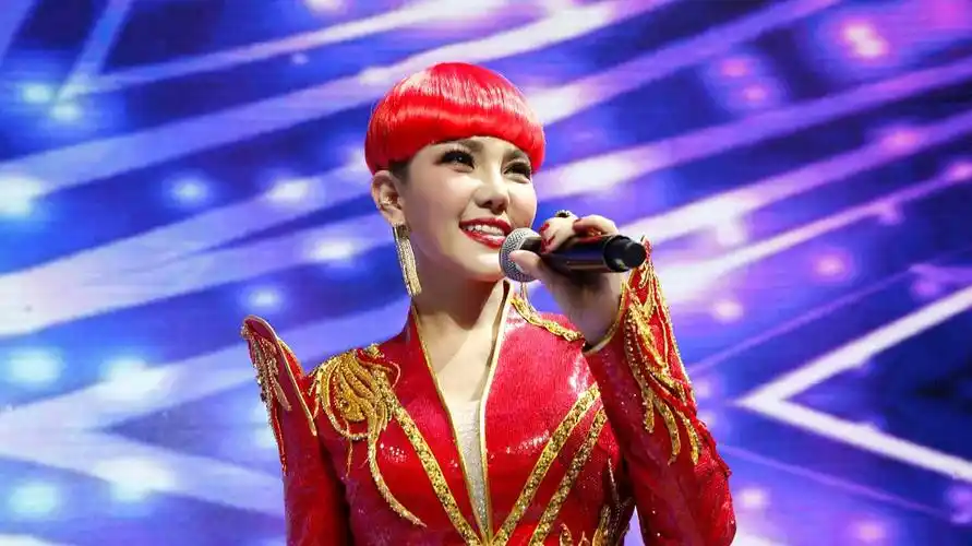 乌兰图雅演唱《站在草原望北京》熟悉的旋律,百听不厌