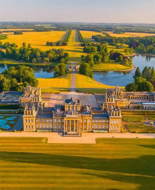 是英国最为著名的私家庄园,也是英国唯一一座非王室私人宫殿,位于伦敦