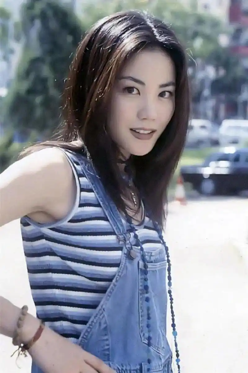 近日,一组王菲早年的旧照曝光,也再度掀起了粉丝们的讨论热议.