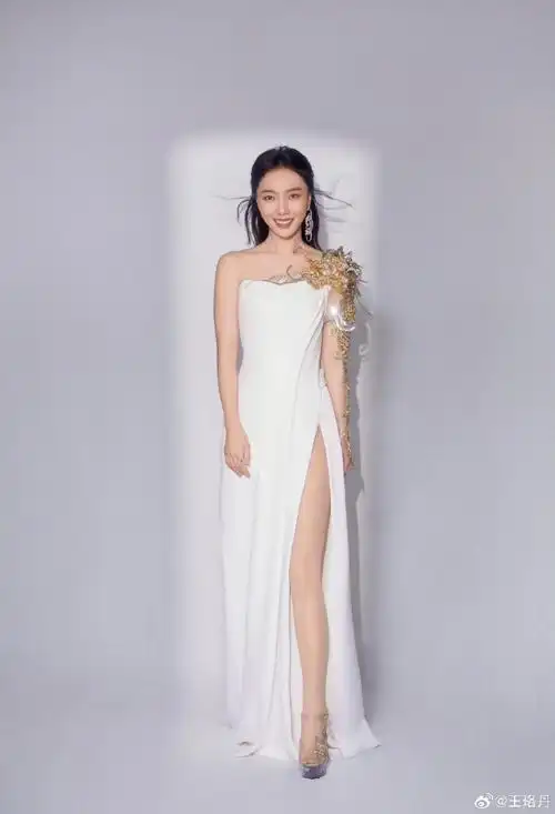 王珞丹同一件礼服12年前后对比##王珞丹身材12年没变