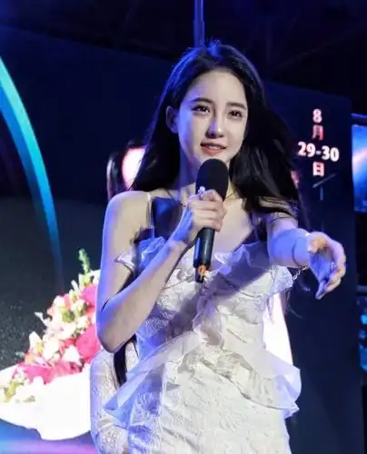 抖音女神潘南奎,无拒整容差评,保持自信展现美丽