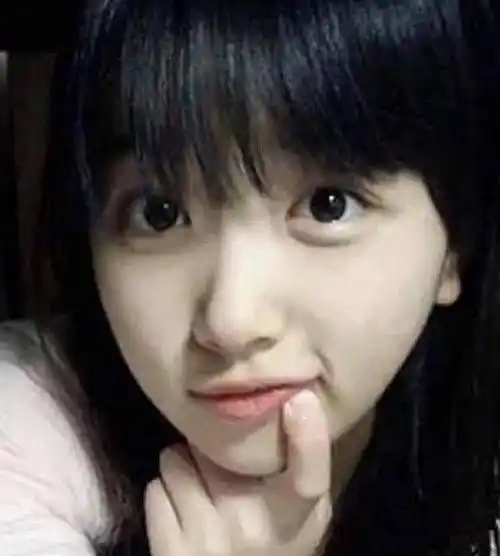 一直觉得孔雪儿眼熟,原来小时候的qq头像是她,果然是纯天然美女_漂亮