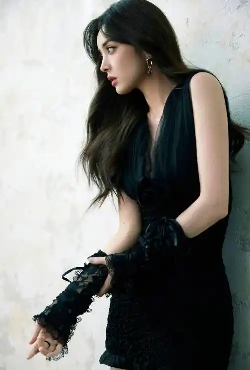 古力娜扎身材火辣,演技炸裂,究竟如何成为娱乐圈新宠?_演艺_才华_生涯