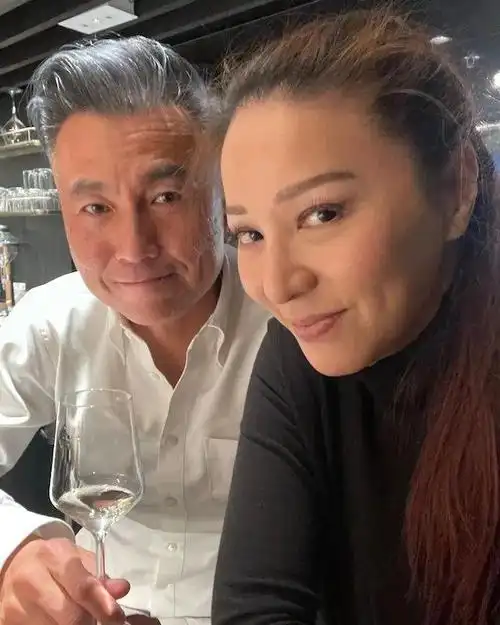 滕丽名47岁生日蛋糕庆祝老公朱建昆:多谢你坚持到今天_深圳热线