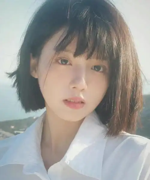 初恋头长什么样子?直发波波头搭配齐眉刘海,越看越心动