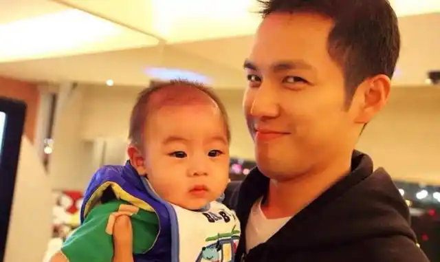 但事实上,早在2015年,风行工作室就证实了钟汉良秘密结婚生下女儿的