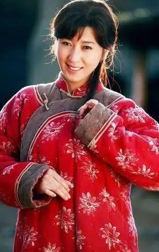 今天介绍的这位明星,宁子叫做闫学晶,她在《马大帅》中饰演"山杏"一角