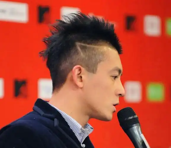 莫西干发型怎么抓 男生帅气莫西干发型打理图片